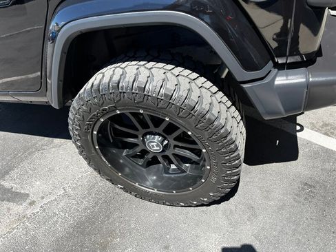 Used 2020 Jeep Wrangler Unlimited Sahara w/ Uconnect 4C Nav & Sound Group AWD/4WD image 14