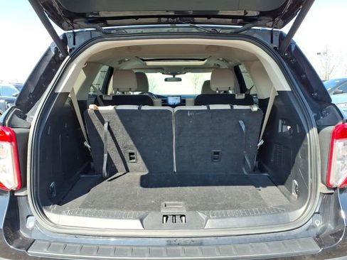Used 2023 Ford Explorer XLT w/ Equipment Group 202A image 8