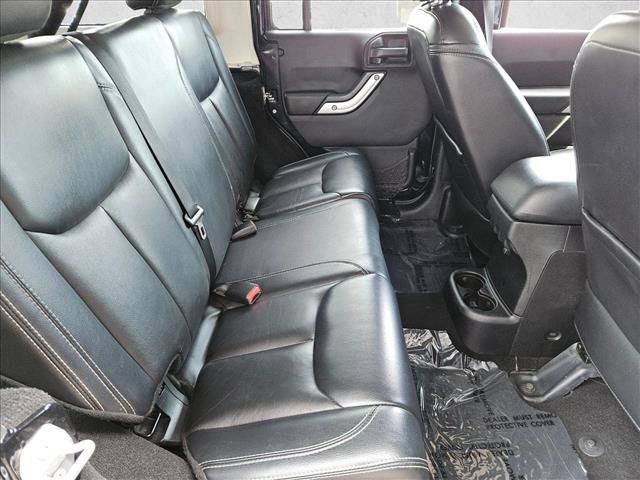 Used 2014 Jeep Wrangler Unlimited Sahara w/ Connectivity Group AWD/4WD image 18