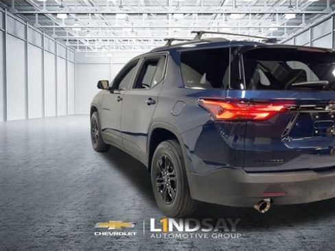 Used 2022 Chevrolet Traverse LS w/ Midnight/Sport Edition image 8