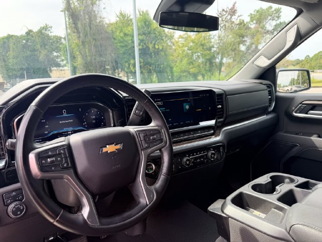 Used 2025 Chevrolet Silverado 1500 LT AWD/4WD image 13