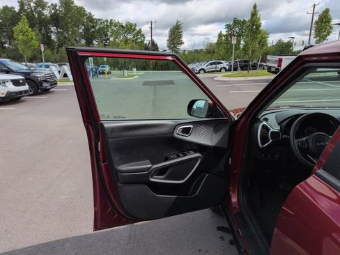 Used 2022 Kia Soul LX FWD image 24