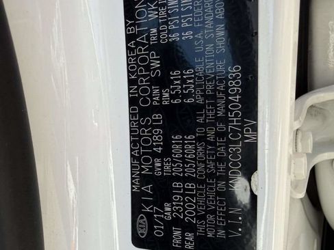 Used 2017 Kia Niro EX FWD image 22