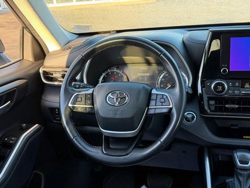 Used 2023 Toyota Highlander XLE image 13