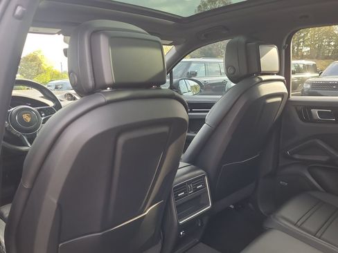 Used 2019 Porsche Cayenne AWD/4WD image 12