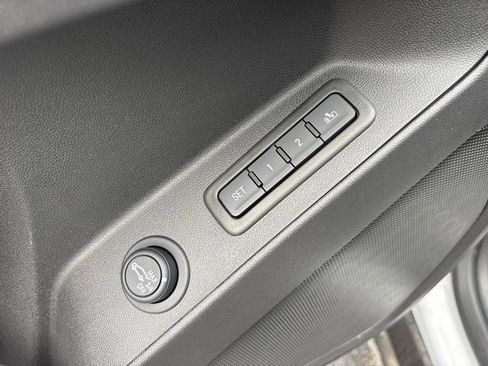 Used 2024 Chevrolet Equinox Premier AWD/4WD image 17
