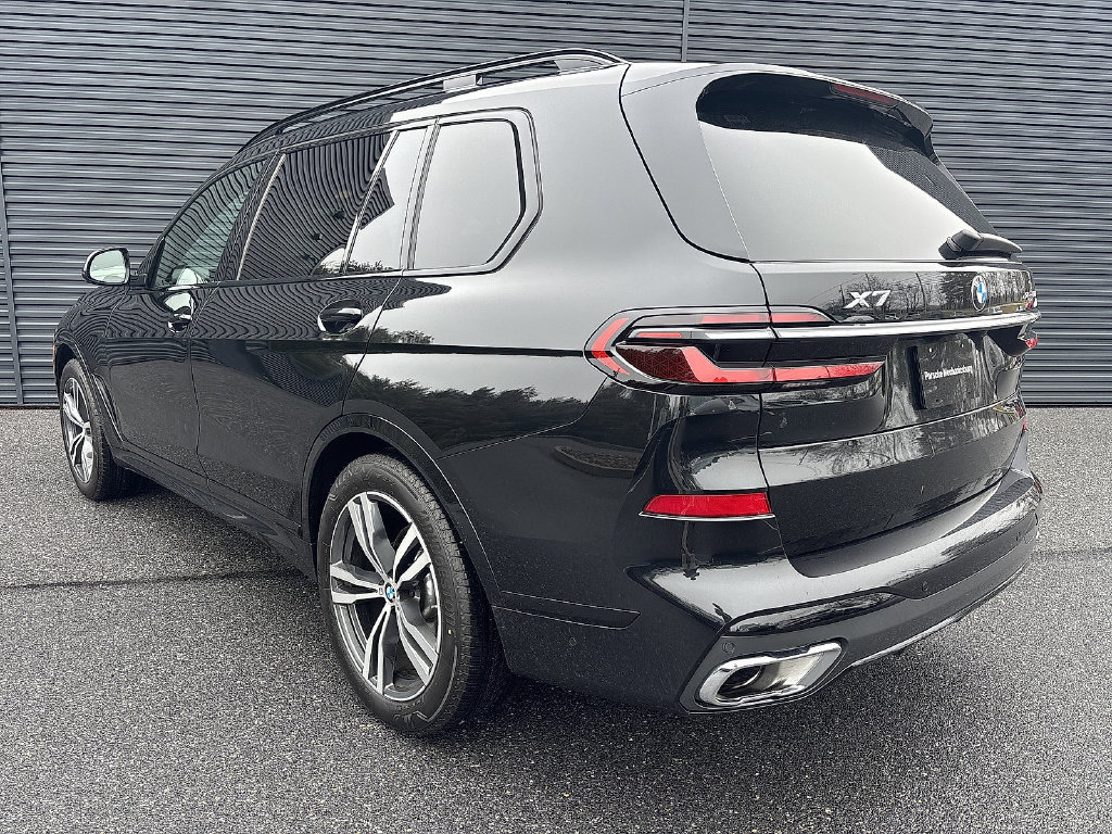 Used 2026 BMW X7 xDrive40i w/ M Sport Package AWD/4WD image 3