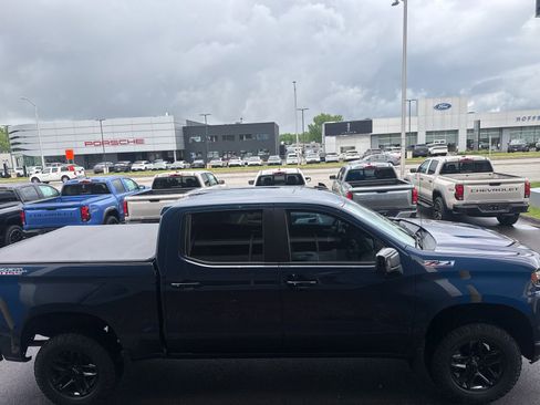 Used 2019 Chevrolet Silverado 1500 LT Trail Boss AWD/4WD image 3