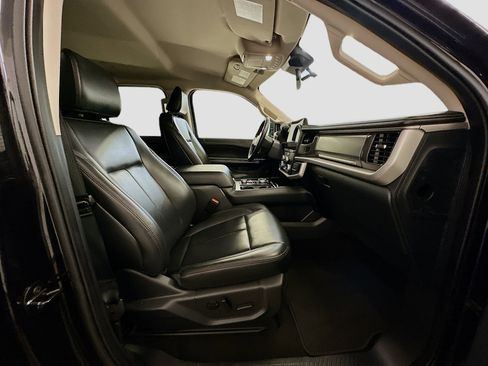 Used 2024 Ford Expedition XLT image 34