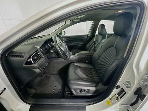 Used 2023 Toyota Camry SE image 13