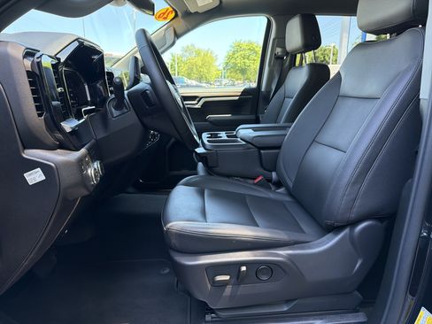 Used 2026 GMC Sierra 1500 SLT AWD/4WD image 16