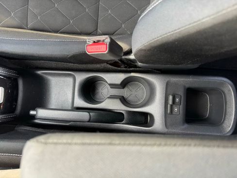 Used 2019 Nissan Kicks S image 22