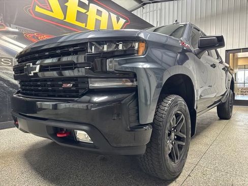 Used 2021 Chevrolet Silverado 1500 LT Trail Boss w/ Convenience Package II AWD/4WD image 2