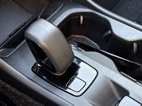 Used 2025 Volvo XC40 B5 Core image 26