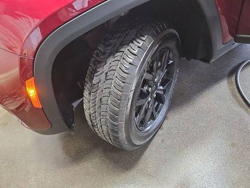 Used 2024 Jeep Grand Cherokee Altitude AWD/4WD image 31