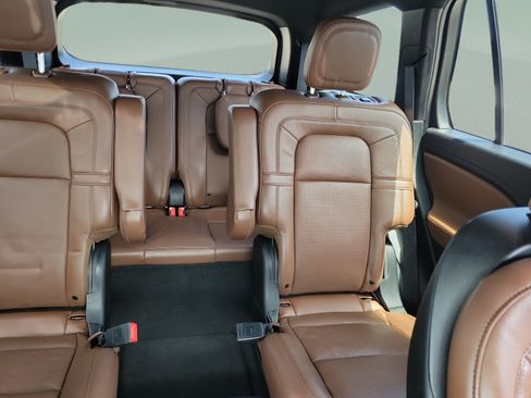 Used 2023 Lincoln Aviator Reserve w/ Equipment Group 201A RWD image 10