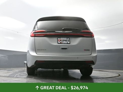 Used 2024 Chrysler Pacifica Touring-L image 60