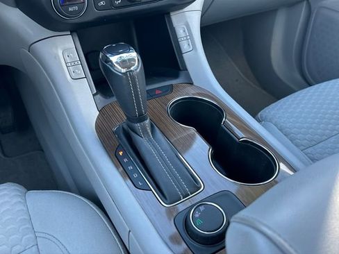 Used 2019 GMC Acadia SLE image 27