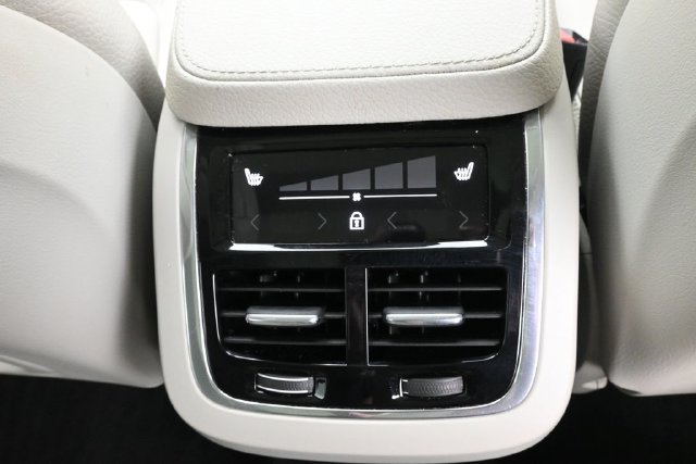 Used 2021 Volvo XC90 T6 Momentum w/ Climate Package AWD/4WD image 31