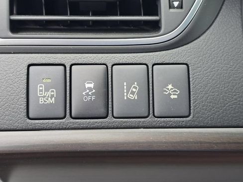 Used 2017 Toyota Camry XSE FWD image 22