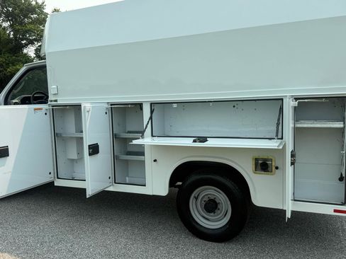 Used 2022 Ford E-350 and Econoline 350 Super Duty w/ Power Windows & Locks Group RWD image 4