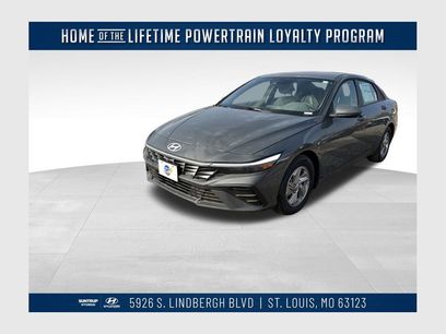 New 2025 Hyundai Elantra SE