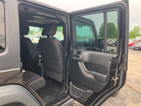 Used 2017 Jeep Wrangler Unlimited Sport AWD/4WD image 15