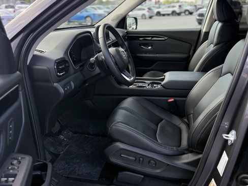Certified 2025 Honda Pilot Touring image 20