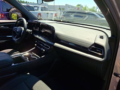 Used 2026 Chevrolet Traverse LT w/ LPO, Floor Liner Package FWD image 11