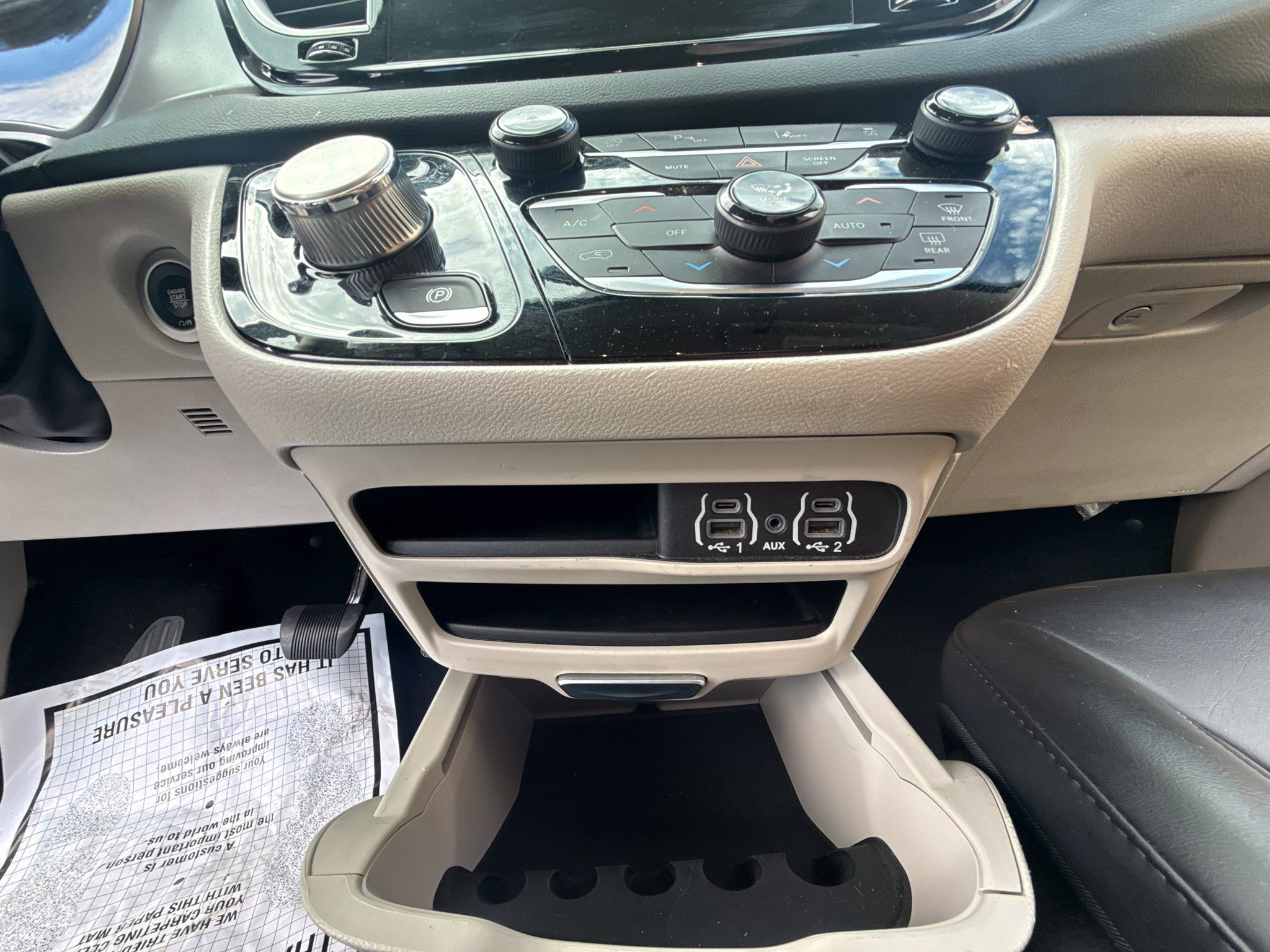 Used 2023 Chrysler Pacifica Touring-L FWD image 18