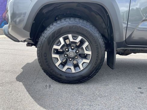 Used 2018 Toyota Tacoma TRD Off-Road w/ Technology Package AWD/4WD image 9