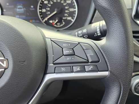 Used 2025 Nissan Altima 2.5 SV image 19