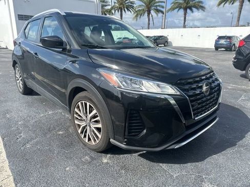 Used 2021 Nissan Kicks SV image 1