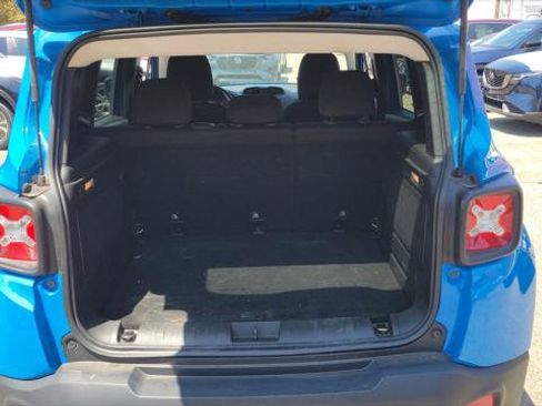 Used 2015 Jeep Renegade Latitude FWD image 8