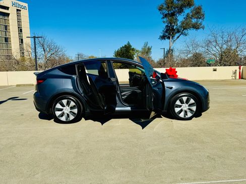 Used 2022 Tesla Model Y Long Range AWD/4WD image 33