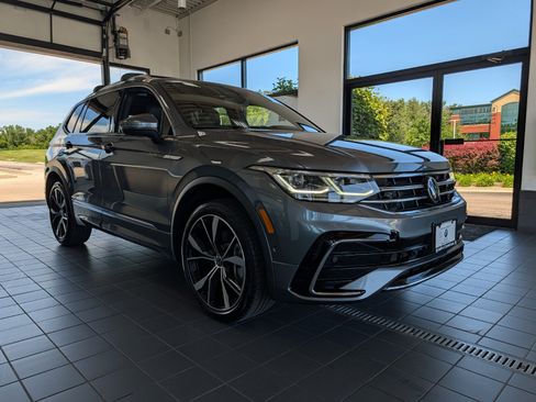 Used 2024 Volkswagen Tiguan SEL R-Line w/ MDO Package, Two-Row AWD/4WD image 1