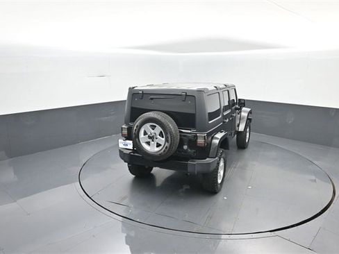 Used 2017 Jeep Wrangler Unlimited Sahara image 23