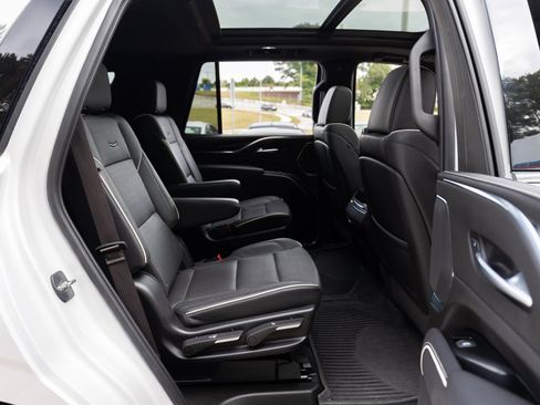 Used 2023 Cadillac Escalade Premium Luxury image 24