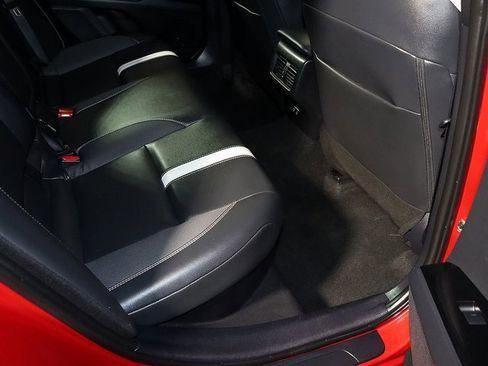 Used 2025 Toyota Camry SE image 28