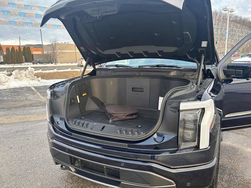 Used 2023 Ford F150 Lightning Lariat image 33