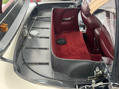 Used 1987 Mercedes-Benz 560 SL image 35