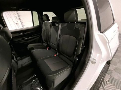 Used 2024 Jeep Grand Cherokee Laredo w/ Luxury Tech Group I AWD/4WD image 24
