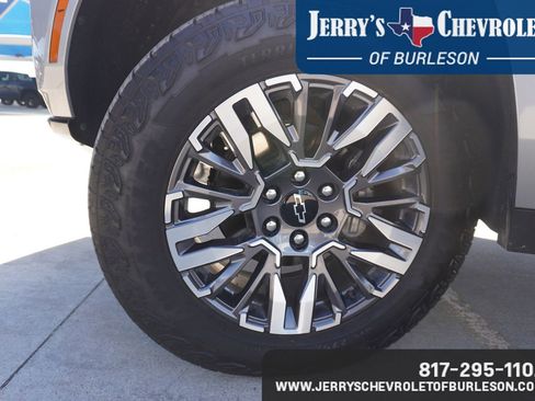 Used 2025 Chevrolet Tahoe Z71 AWD/4WD image 12