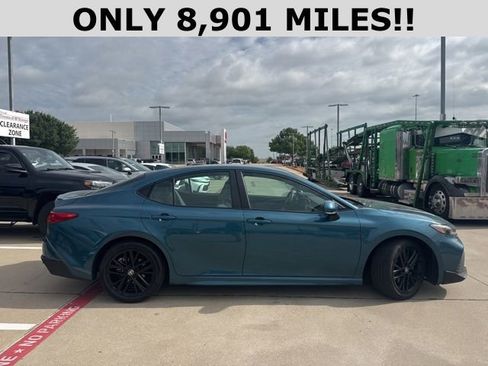 Used 2025 Toyota Camry SE FWD image 2
