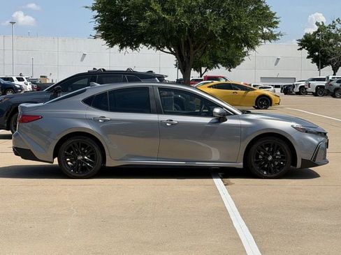Used 2025 Toyota Camry SE w/ Convenience Package FWD image 3