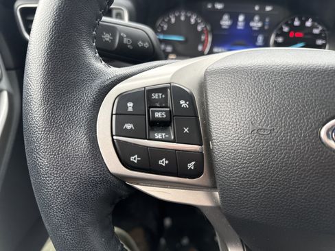 Used 2022 Ford Explorer XLT w/ Equipment Group 202A image 18
