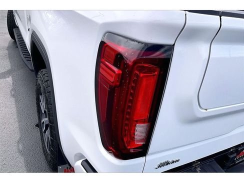 Used 2025 GMC Sierra 1500 AT4 w/ AT4 Premium Package AWD/4WD image 31