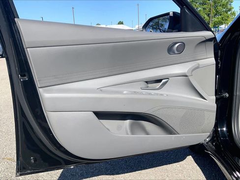 Used 2024 Hyundai Elantra SE FWD image 20