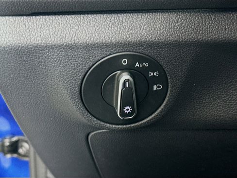 Used 2024 Volkswagen Jetta SE w/ Panoramic Sunroof Package image 16