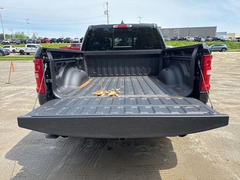 New 2026 RAM 1500 4x4 Crew Cab image 21